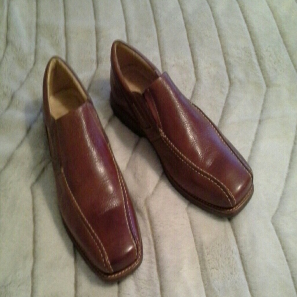 *SOLD* Florsheim shoes